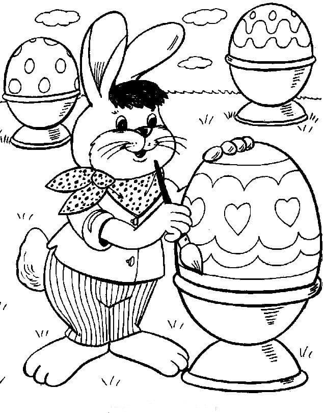 Зайчик красит большое яйцо